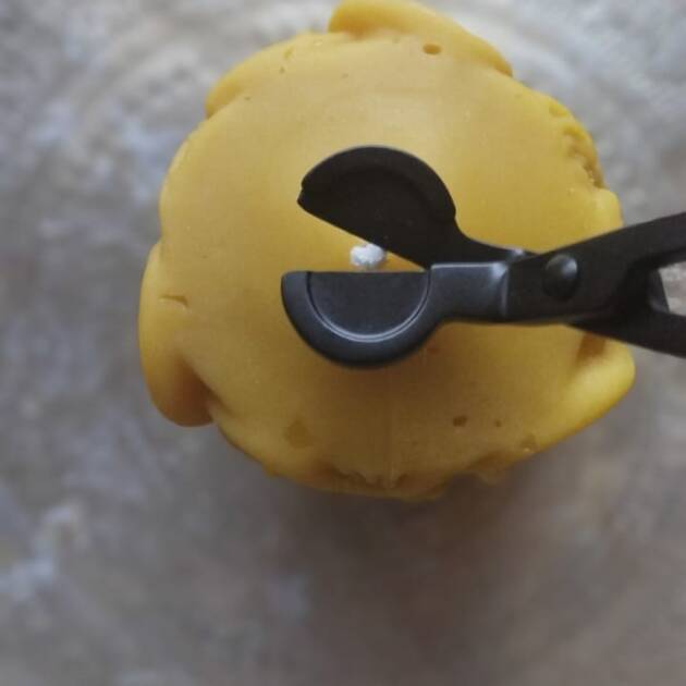 Trymer do przycinania knota